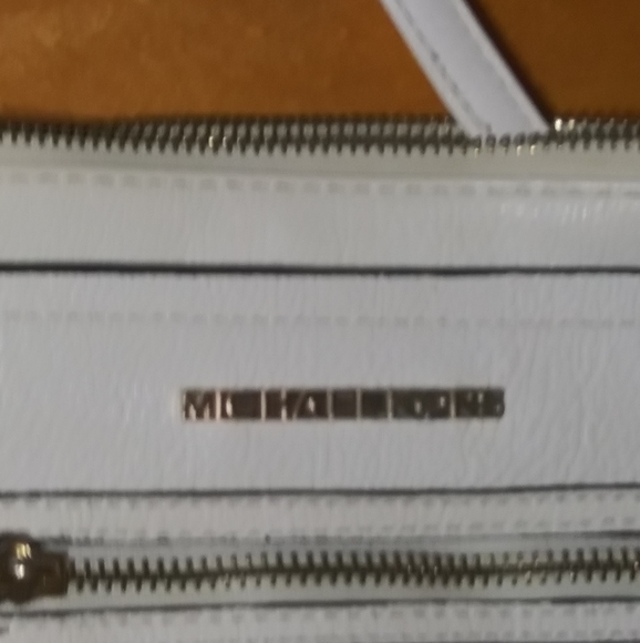 Michael Kors Small White Baguette Purse - Picture 7 of 7